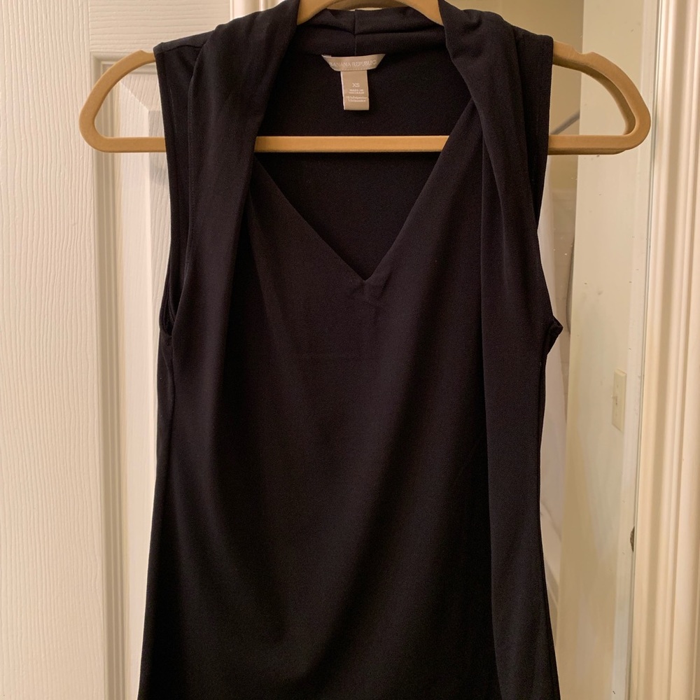 Banana Republic black, sleeveless shirt. XS